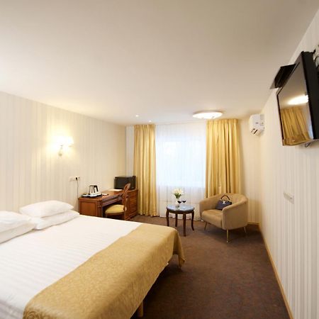 Villa Hotel Theresa Rakvere Bagian luar foto