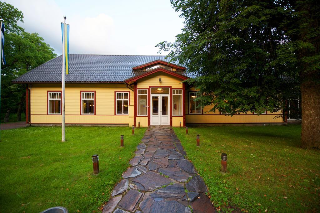 Villa Hotel Theresa Rakvere Bagian luar foto