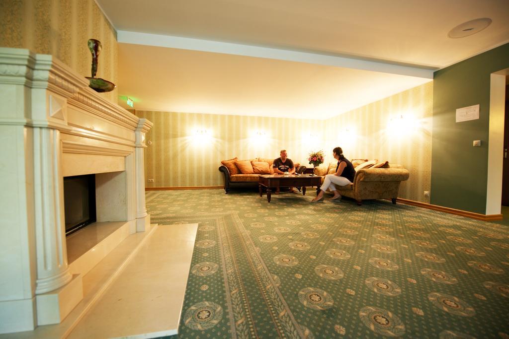 Villa Hotel Theresa Rakvere Bagian luar foto