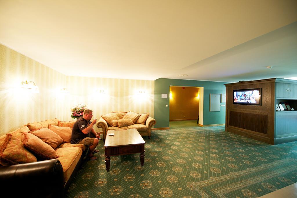 Villa Hotel Theresa Rakvere Bagian luar foto