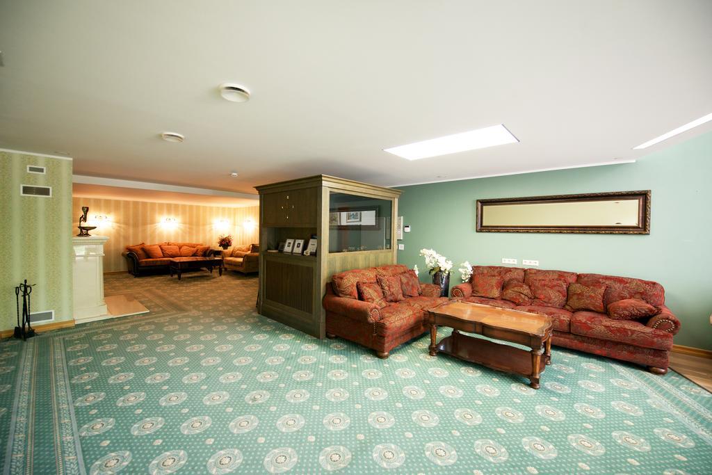 Villa Hotel Theresa Rakvere Bagian luar foto