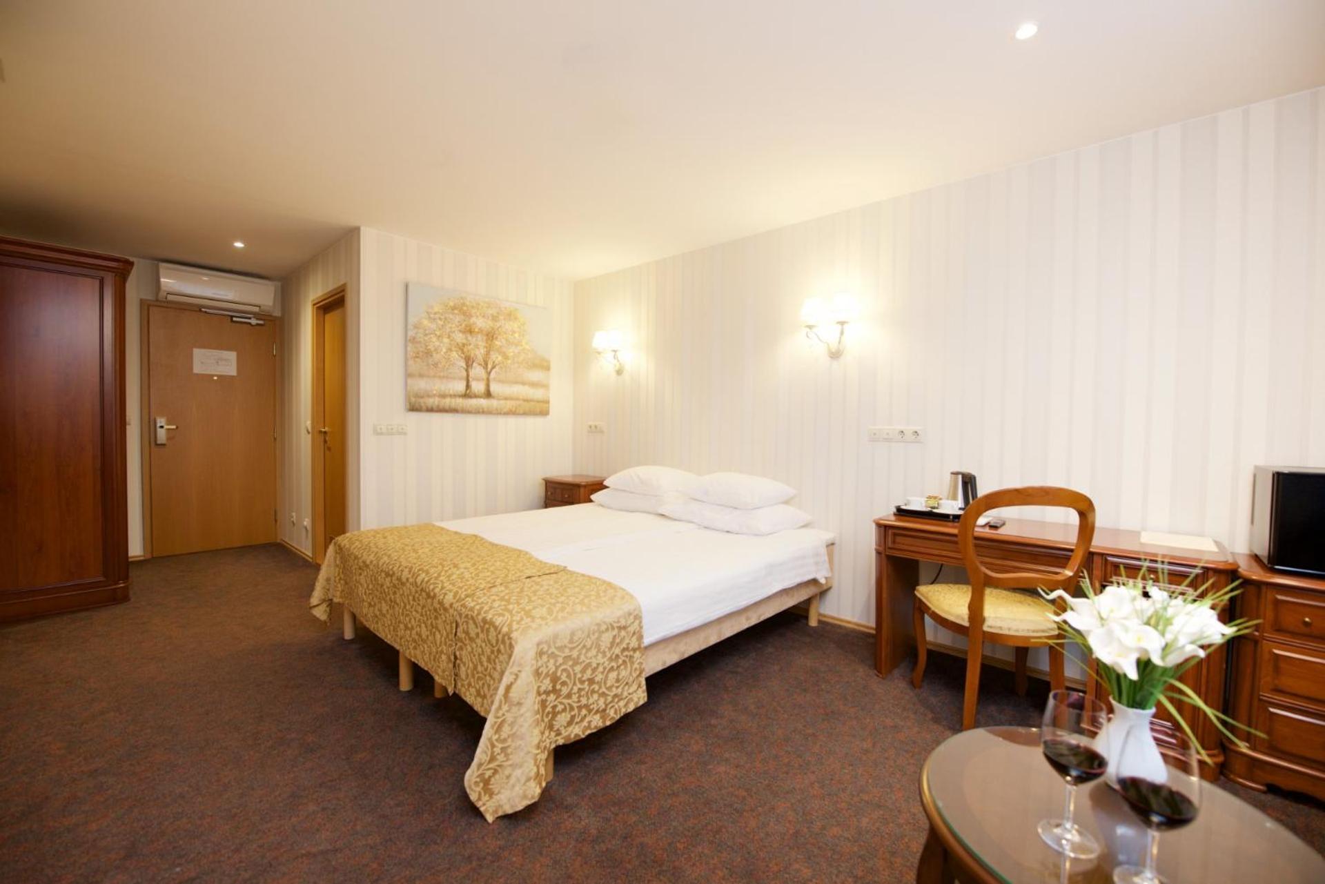 Villa Hotel Theresa Rakvere Bagian luar foto